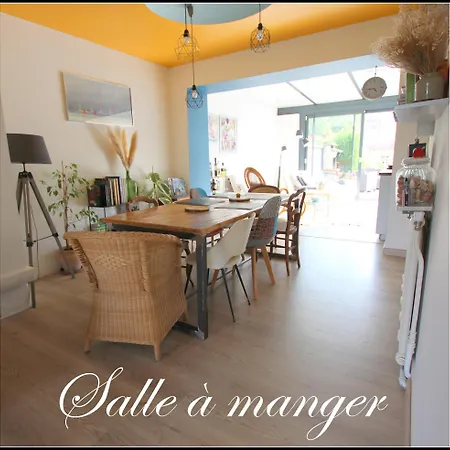 Jolie Avec Salle De Bains Privative Dans Maison Bourgeoise Pansiyon *